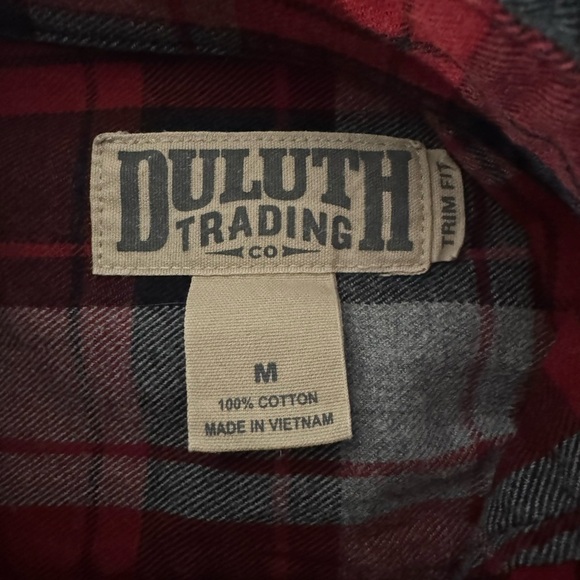 Duluth Trading Flannel Button Down Shirt Size Medium Red Plaid Long Sleeve - Picture 6 of 7